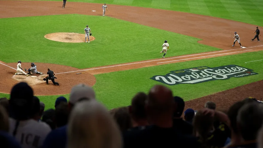 Milwaukee buscará el título en Tampa con ventaja de 2-0