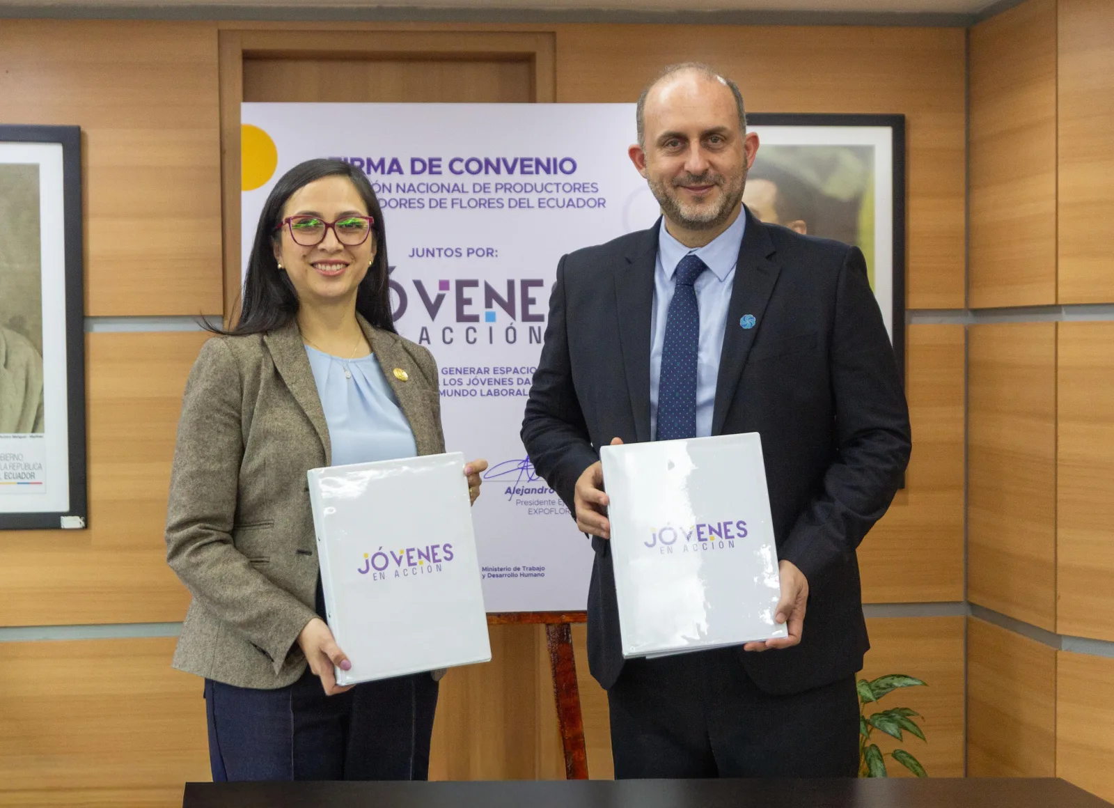 Gobierno ecuatoriano suma al sector florícola a Jóvenes en Acción
