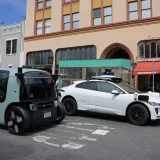 California impone nuevas reglas a los robotaxis