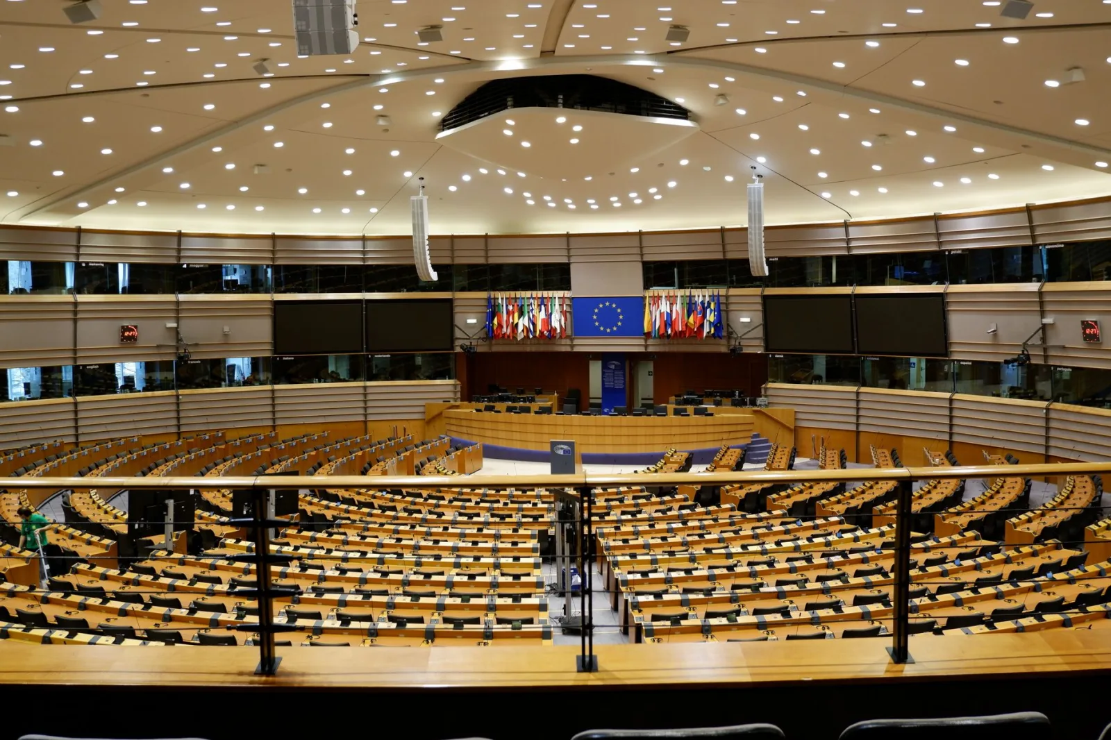 Auditorio vacío del Parlamento Europeo en Bruselas, Bélgica.