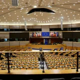 Auditorio vacío del Parlamento Europeo en Bruselas, Bélgica.