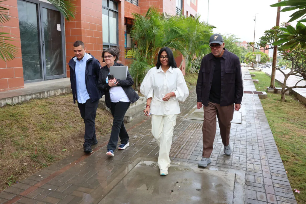 Entregan 240 apartamentos a familias afectadas en Caracas