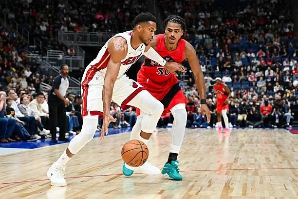 Giannis se rinde a la cultura del Heat tras su debut