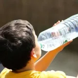 Pediatra alerta que los niños sufren más el calor extremo