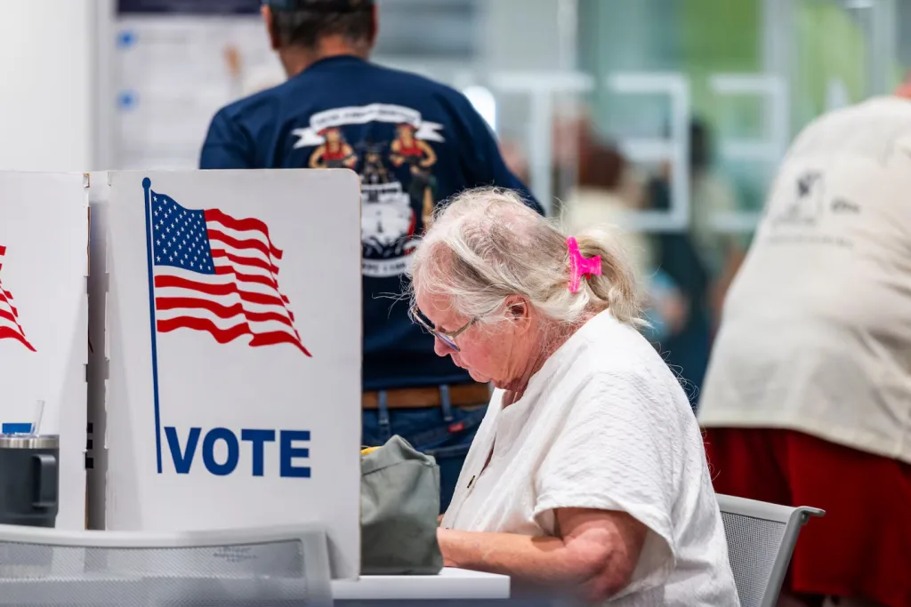 Estados Unidos llega a unas midterms cargadas de tensión