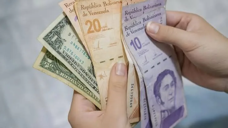 Sindicatos plantean aguinaldo de 300 dólares para fin de año