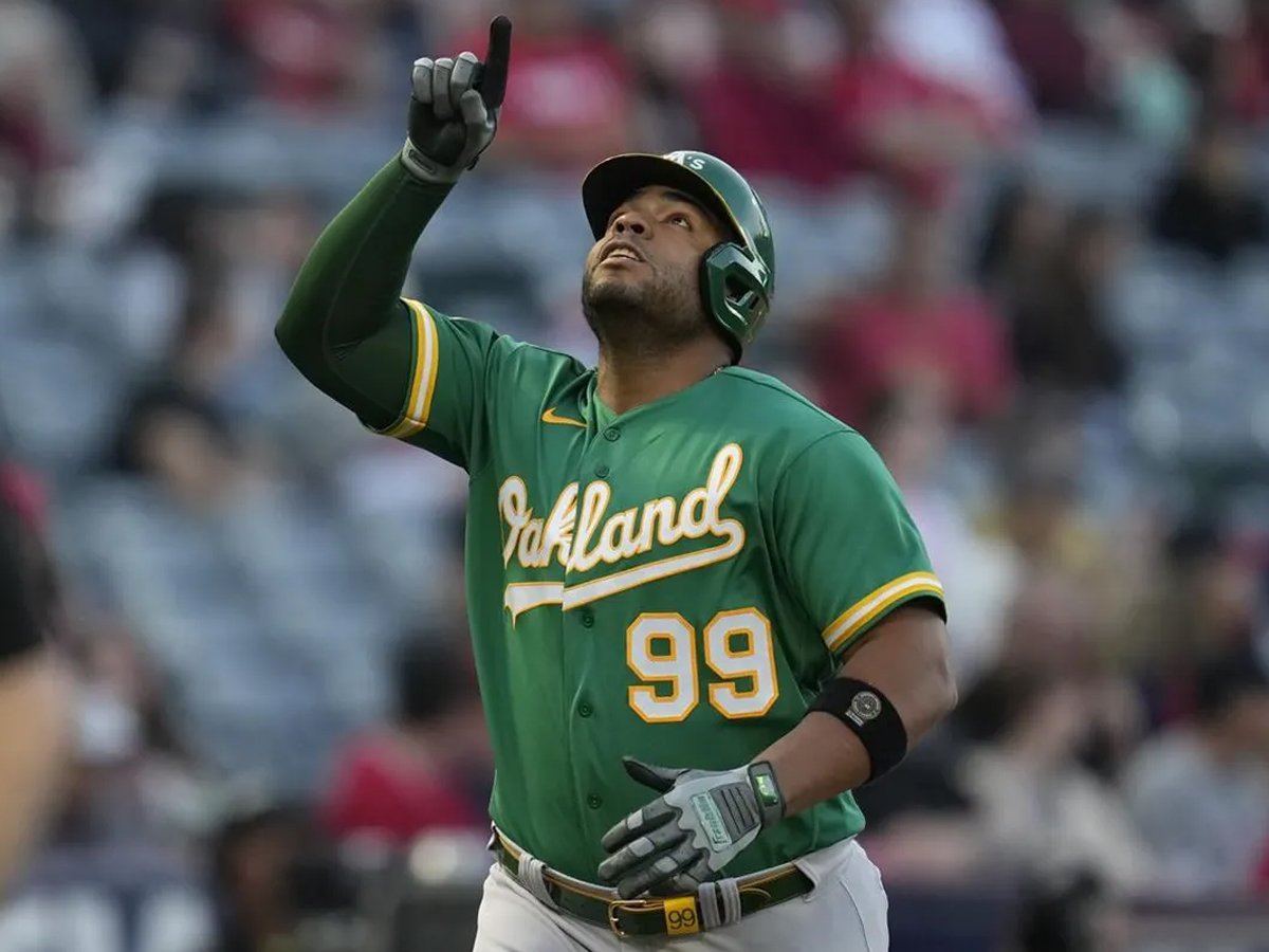 Aguilar contribuyó a la historia con sus jonrones