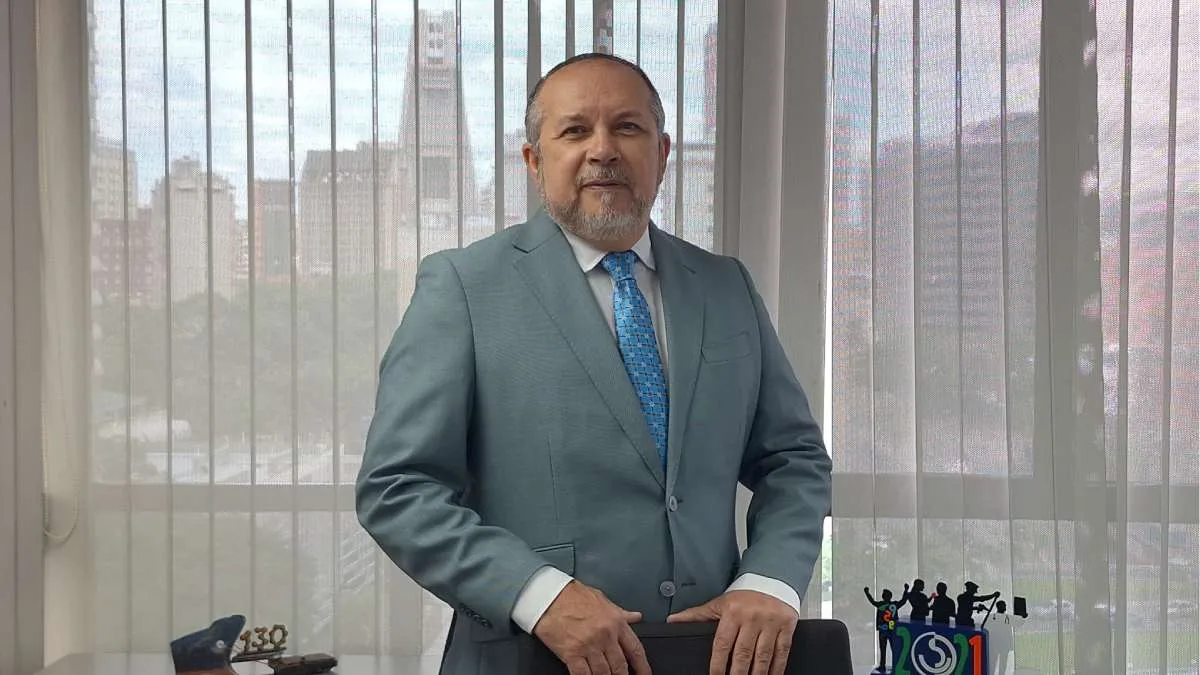 Gremio comercial pide tres gabarras para sumar 1.500 MW
