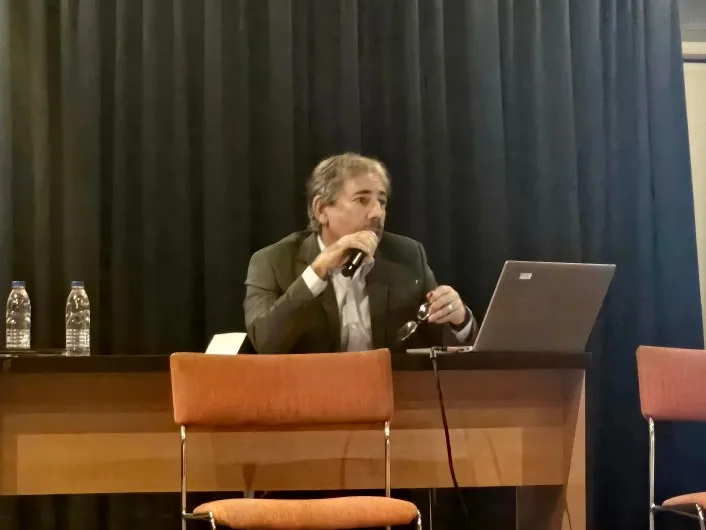 Economistas piden auditoría y apoyo del FMI para la deuda