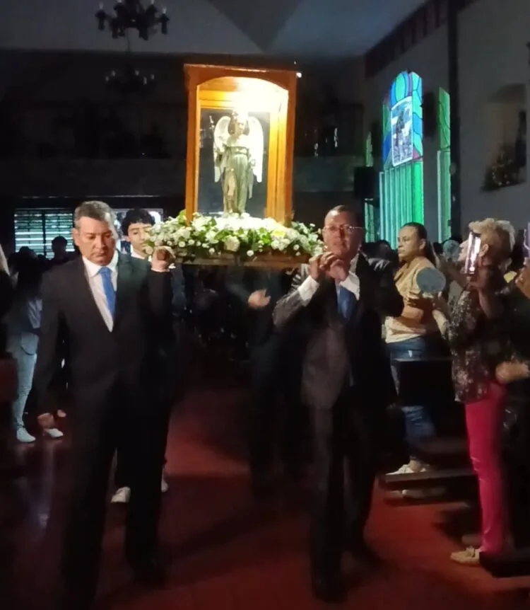 San Rafael de Carvajal rindió homenaje a San Rafael Arcángel