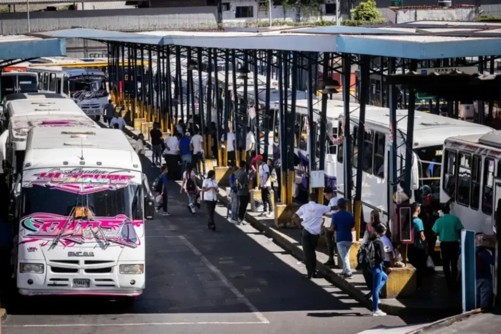 El pasaje urbano sube a 220 bolívares desde el 1 de octubre