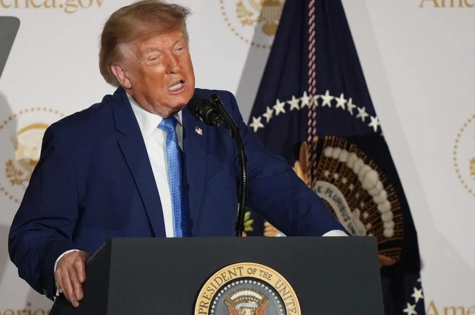 Trump dice que no quiere alejar a Rusia de las negociaciones