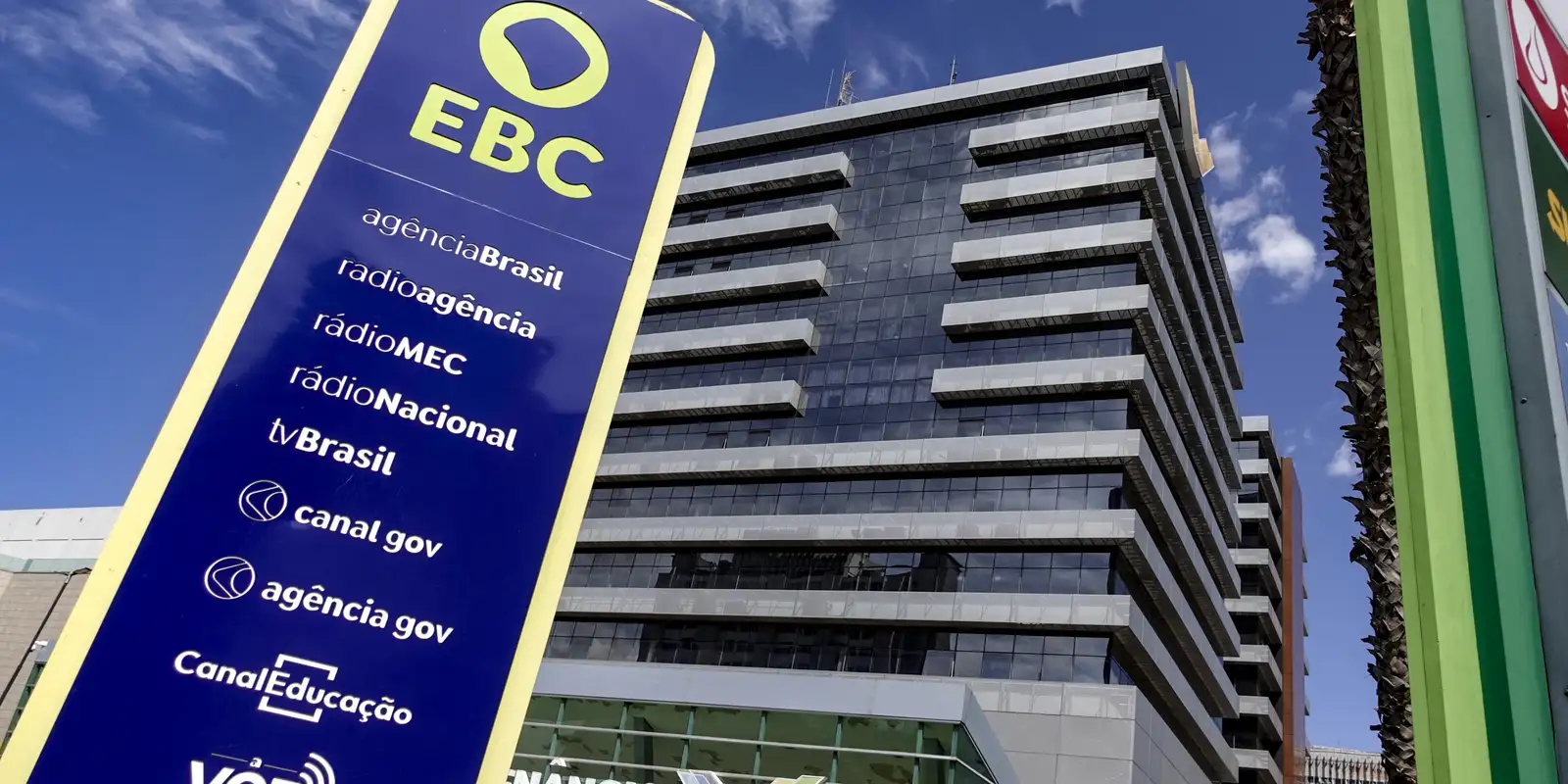 Cuatro periodistas de la EBC avanzan en premio de salud