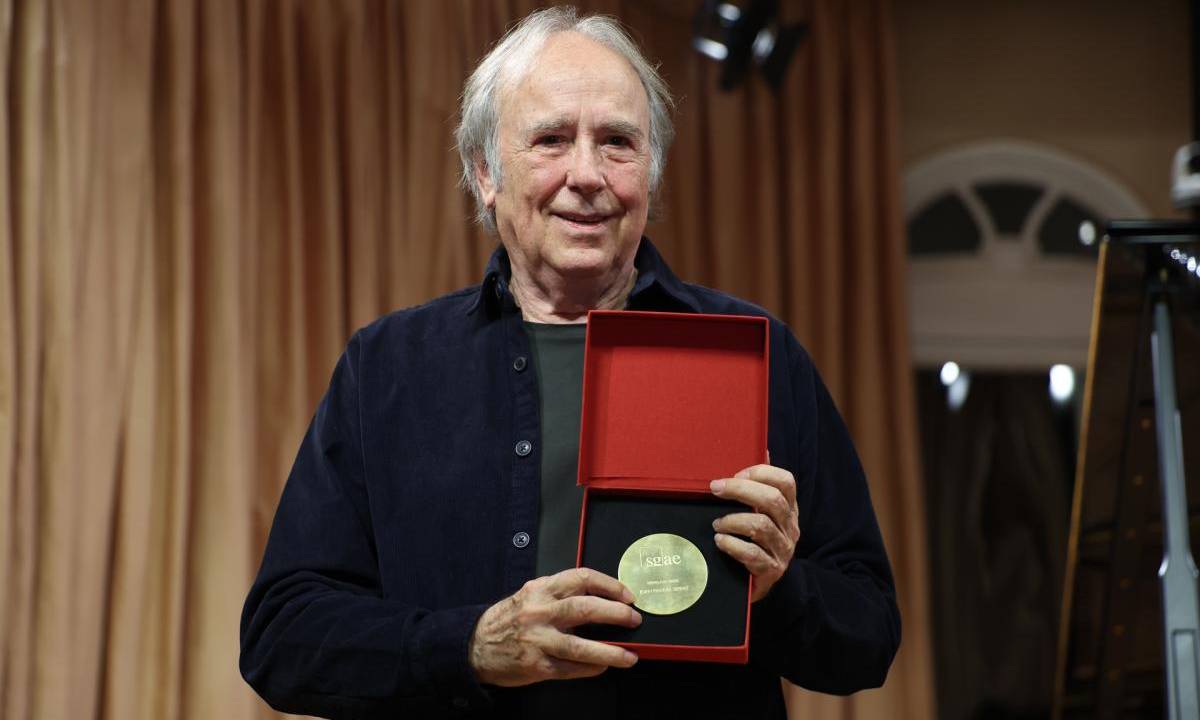 Joan Manuel Serrat cumple 80 años entre premios y homenajes