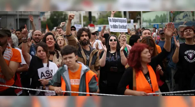 Miles protestan en Madrid por el derecho a la vivienda