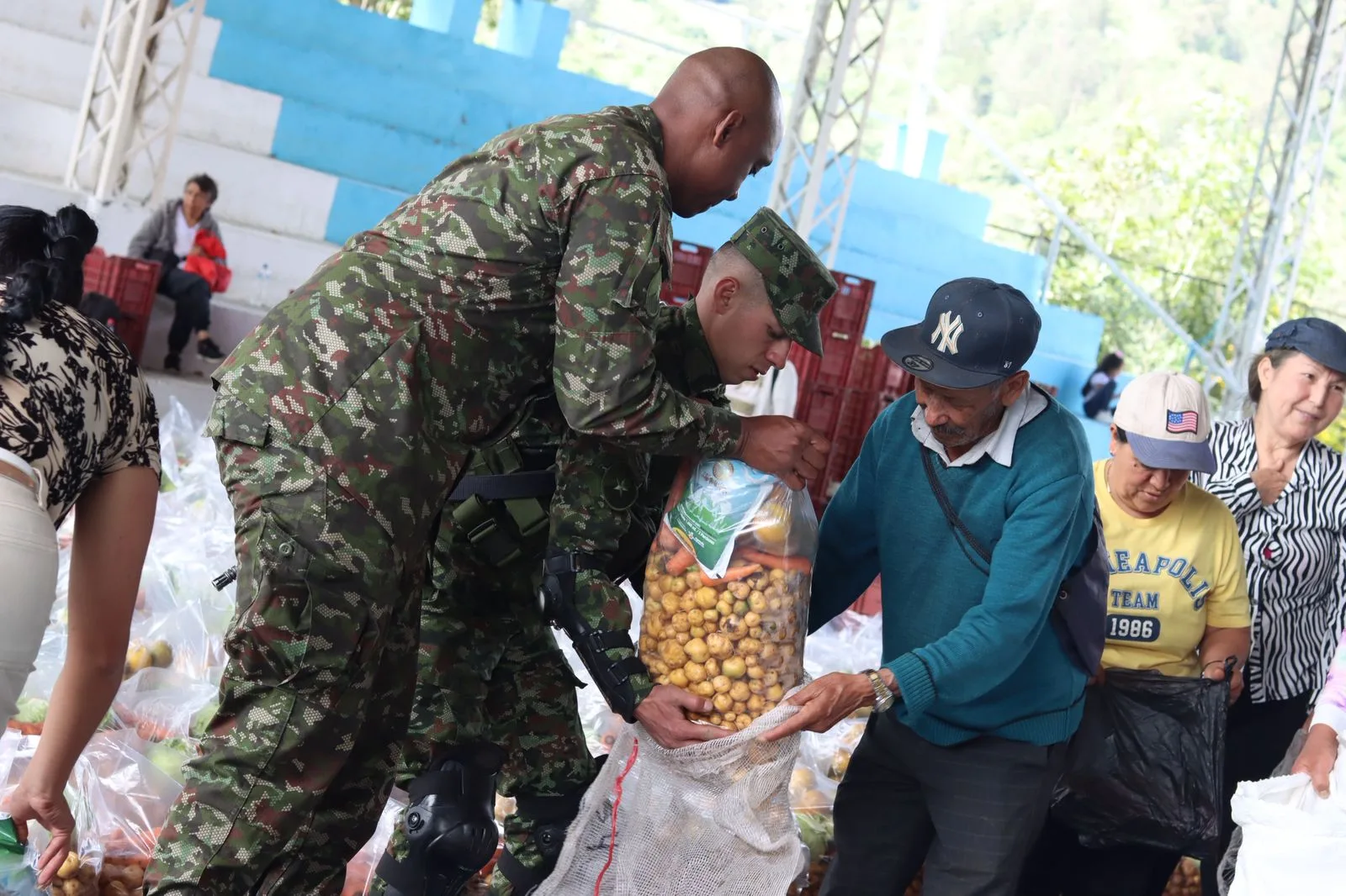 Bogotá despacha 30 toneladas más de ayuda hacia Caracas