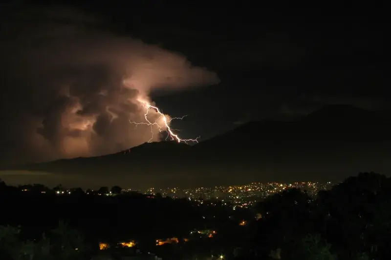 Inameh emite alerta por lluvias y tormentas en Caracas y cinco estados