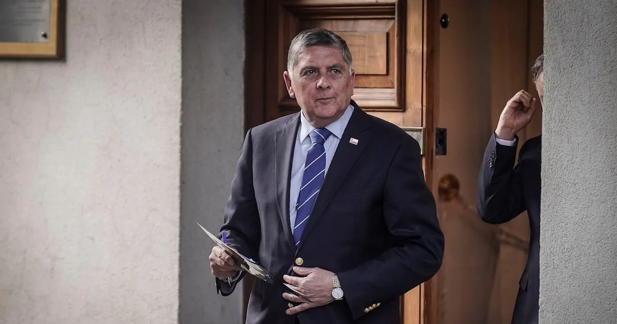 Alvarado intervino para apagar la disputa que agitó a la derecha
