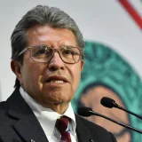 Monreal veta escoltas armados en el pleno de San Lázaro