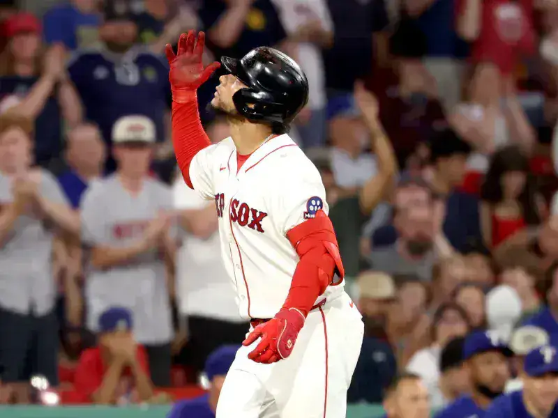 Willson Contreras conectó dos jonrones y cerró otra semana productiva