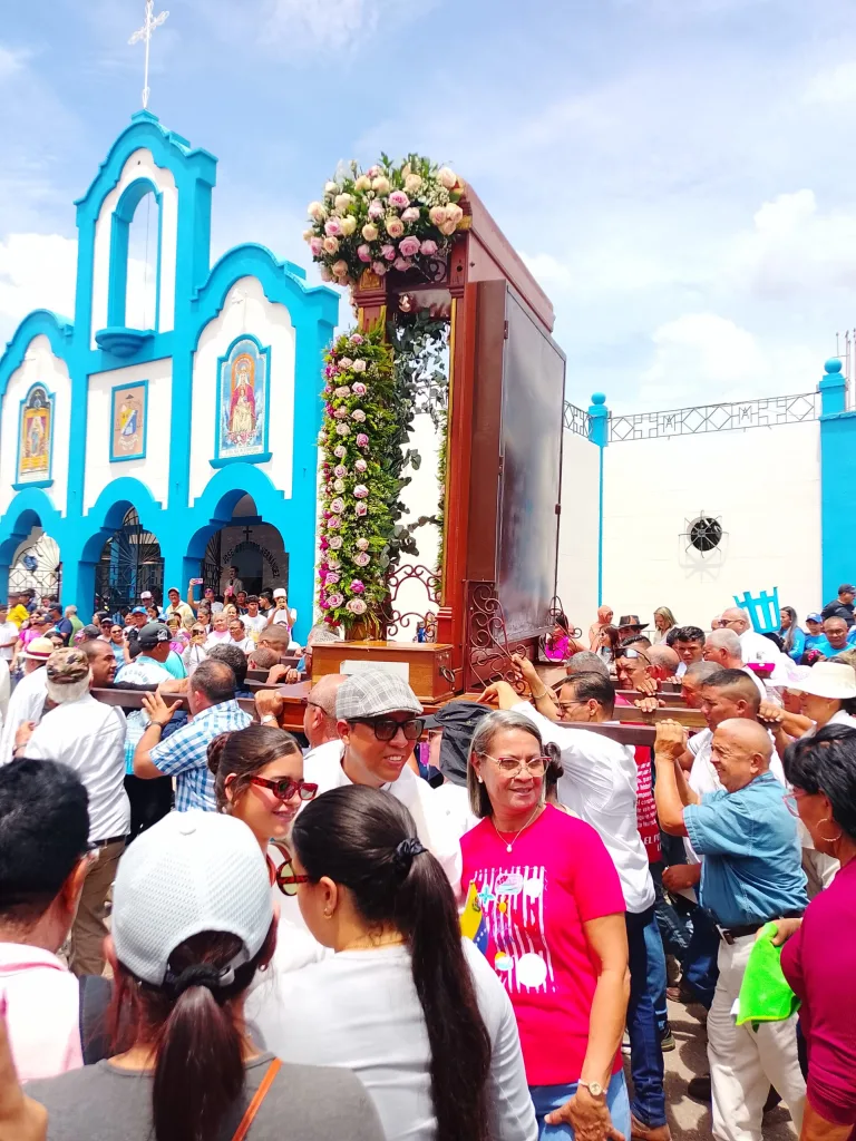 Aregue celebró a la Virgen de Chiquinquirá con misa y fe