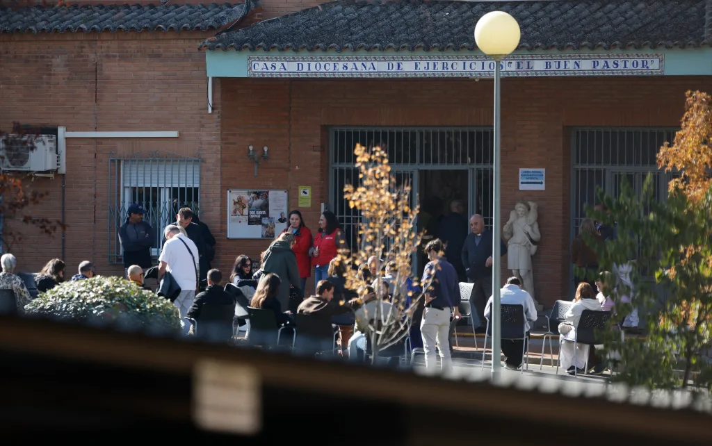 Más de 70 parientes aguardan noticias tras el tren en Toledo