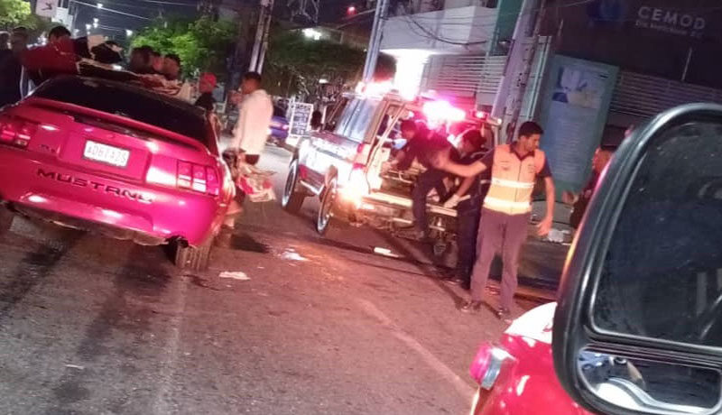 
			Choque en la Av. Alonso de Ojeda quedó captado en una cámara de seguridad		