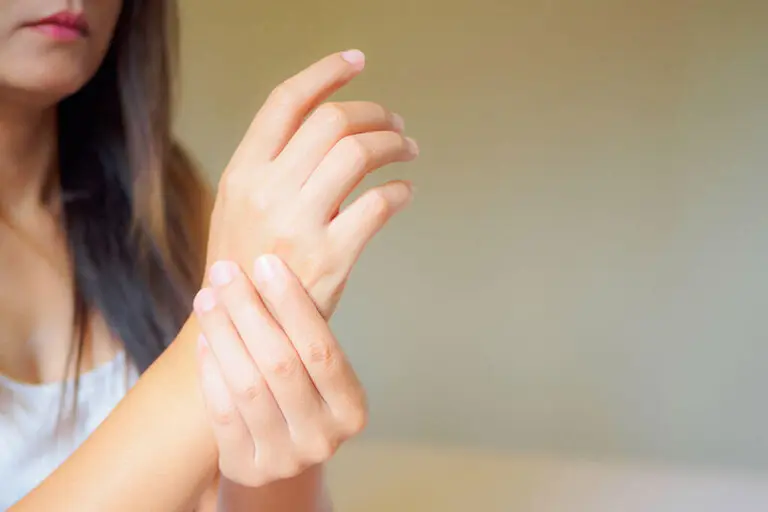 Cómo aliviar la tendinitis con reposo, frío y control médico