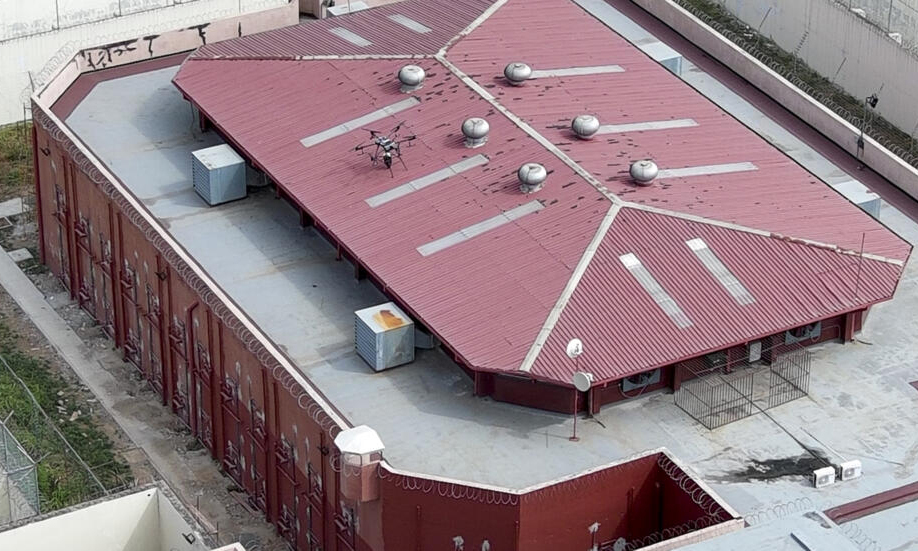 Detectan dron con explosivos en cárcel de máxima seguridad de Ecuador