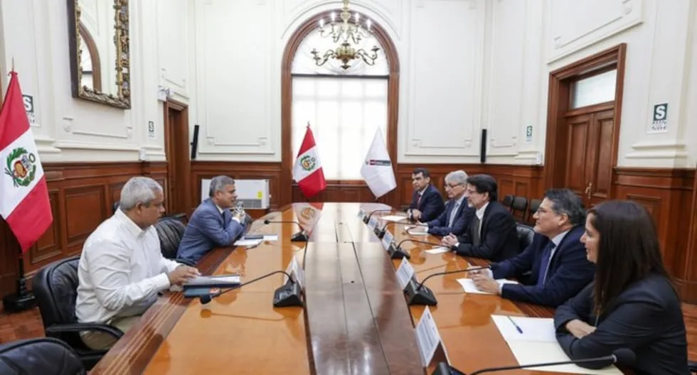 Galarreta plantea destrabar inversiones tras reunirse con Confiep
