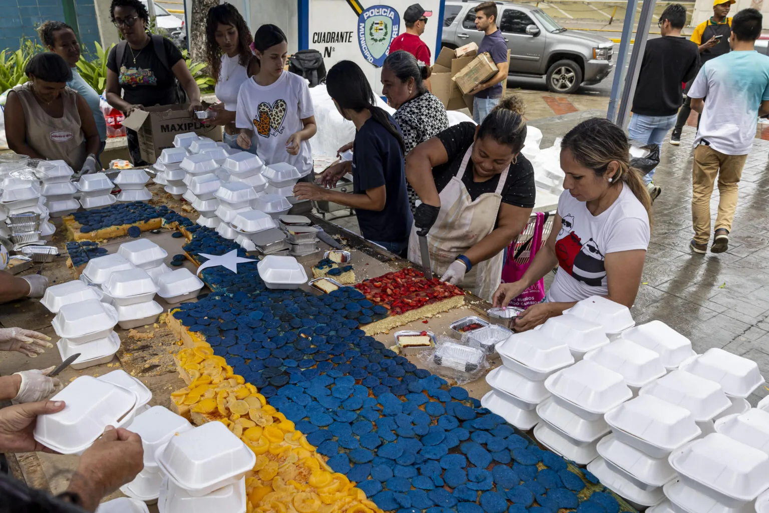 Una torta de ocho metros llevará alivio a niños en refugios