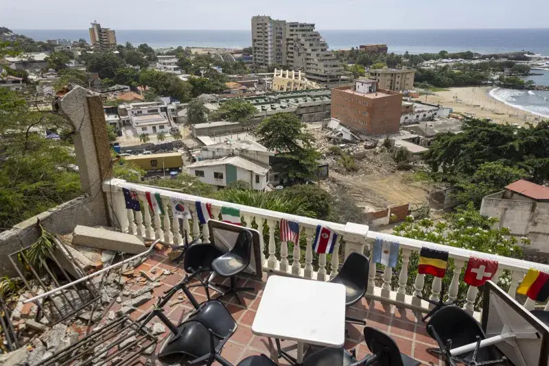 Familiares exigen acceso a torres de La Guaira tras terremotos
