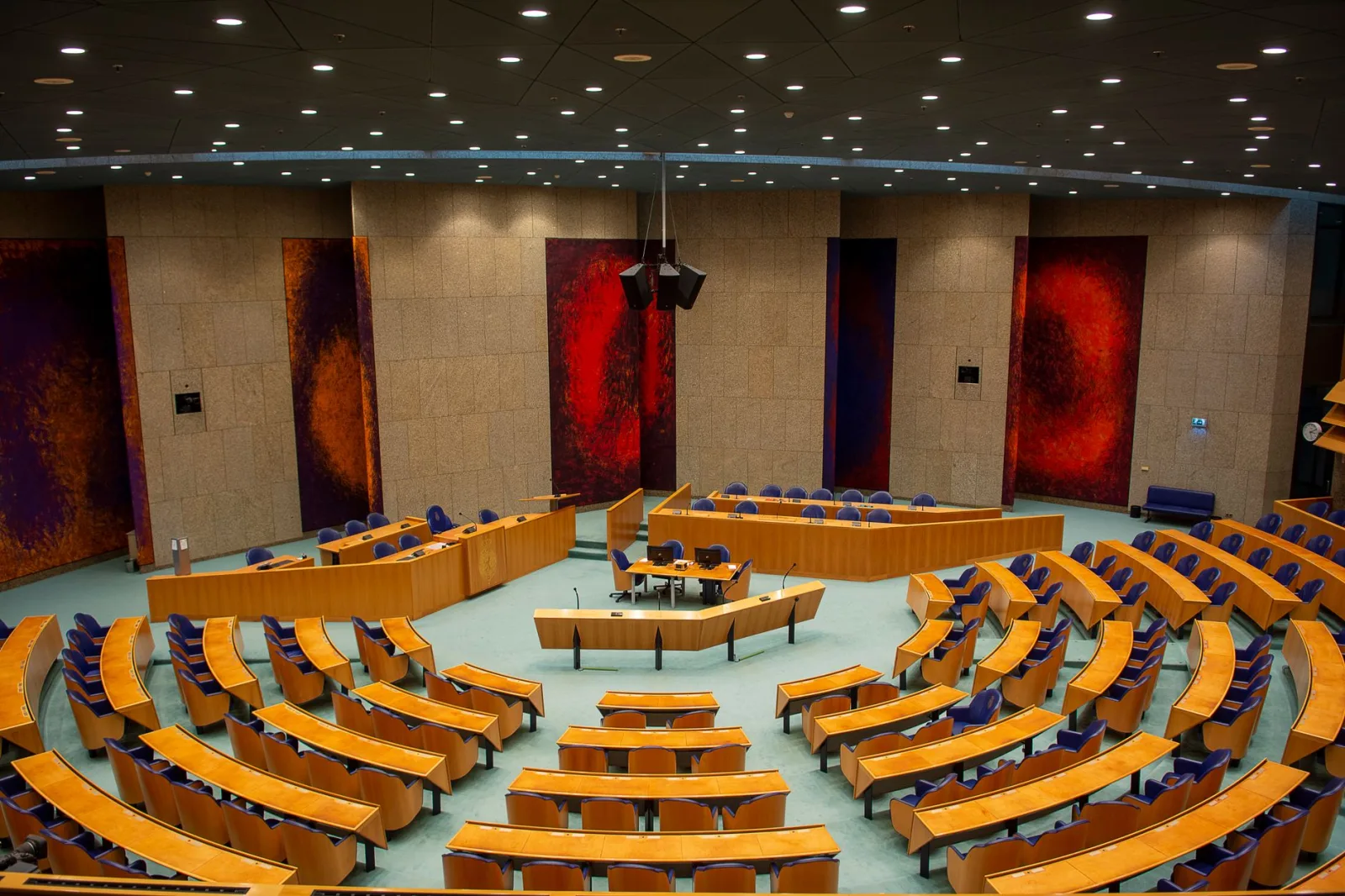 Distribución circular de asientos del Parlamento neerlandés en La Haya, Países Bajos.