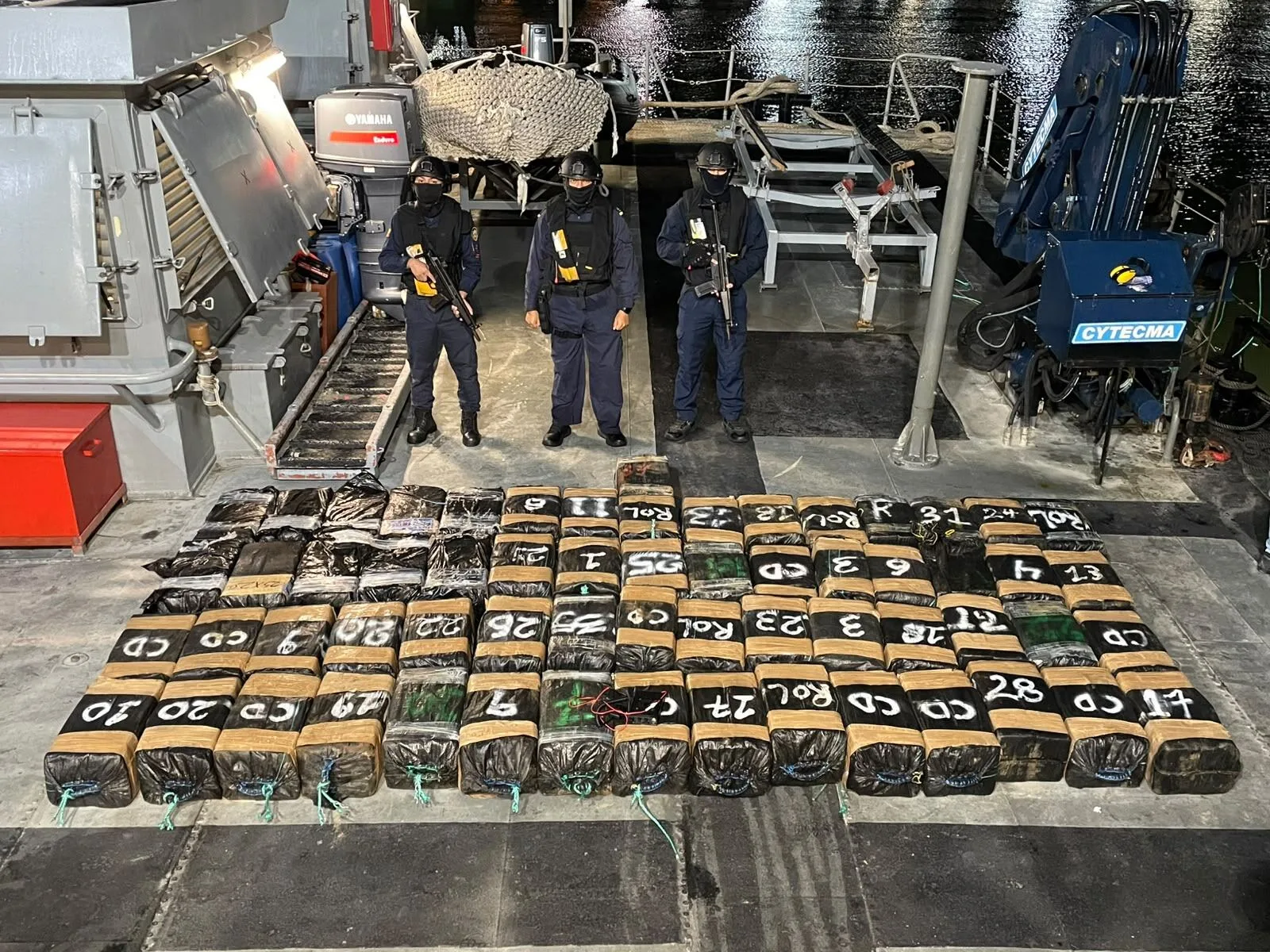 Ecuador reporta incautación de 1.220 kilos de droga en Esmeraldas