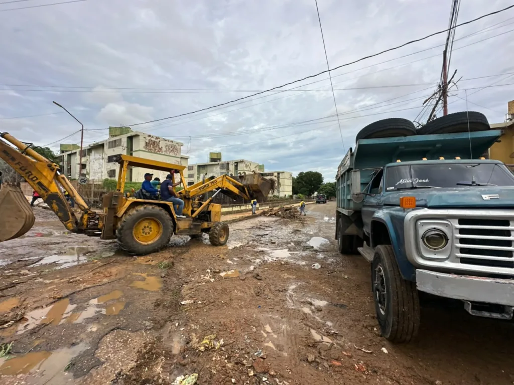 Controlan desborde de la cañada Morillo tras lluvias en Maracaibo