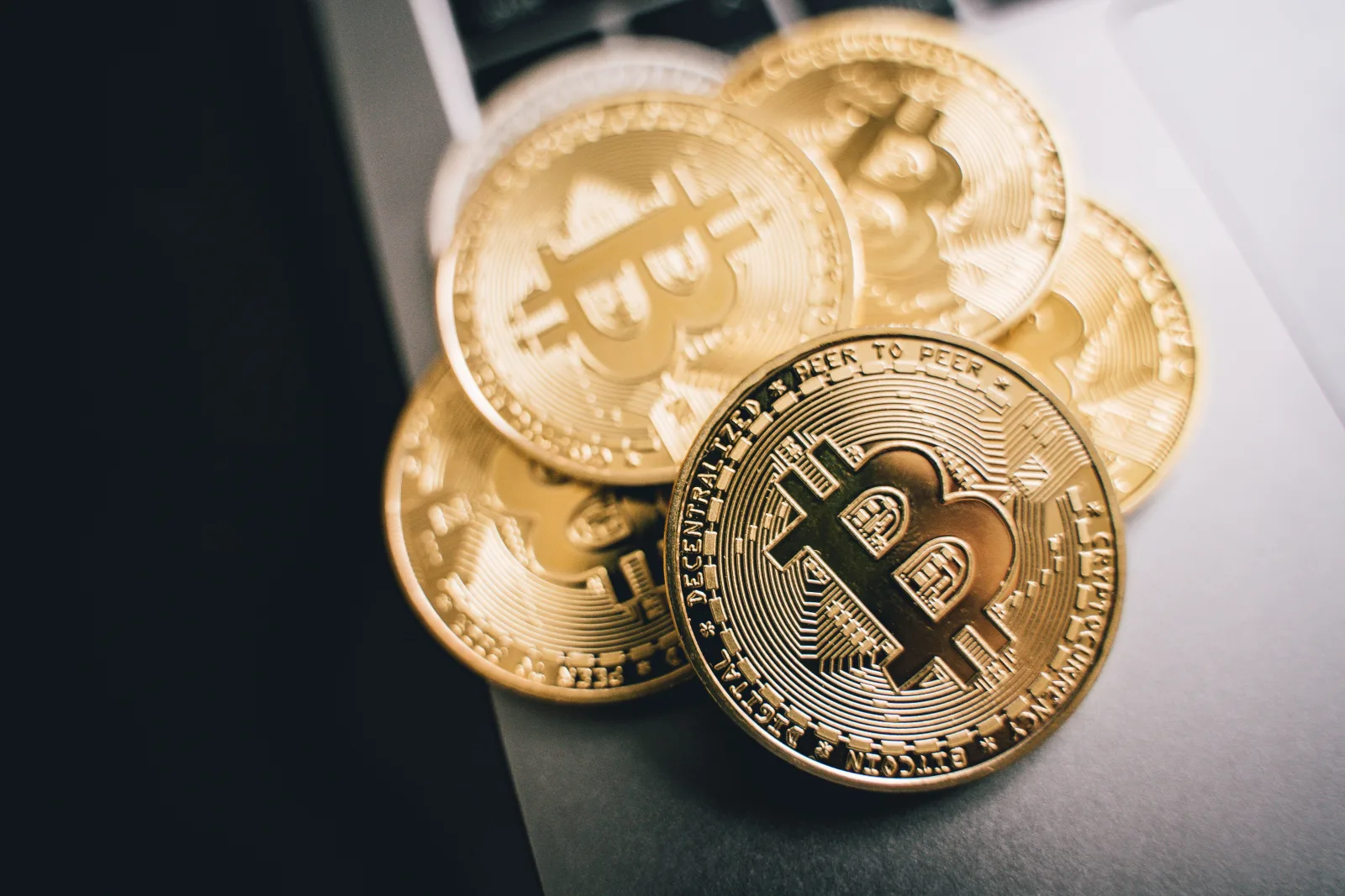Ballenas de Bitcoin y Ethereum refuerzan compras en agosto