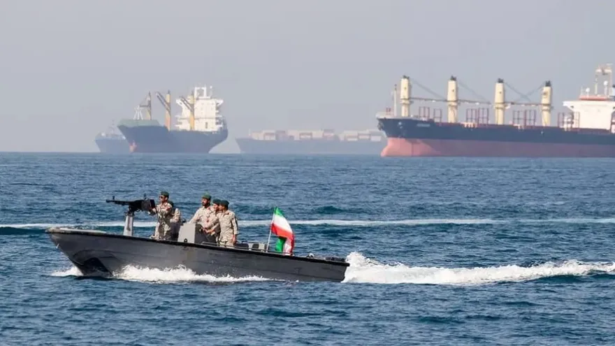 Irán advierte a Washington y veta buques de guerra en el Golfo