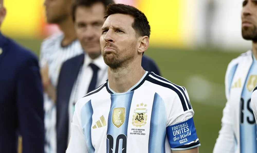 Messi llegó a Rosario en vuelo privado y evitó a los fans