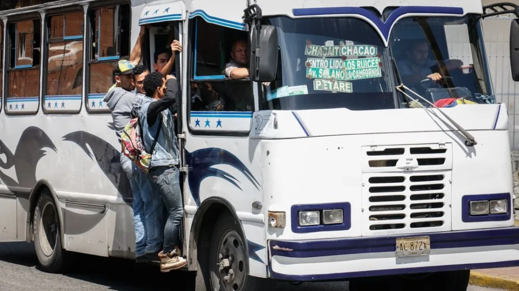 Pasaje urbano mínimo subirá a 230 bolívares desde noviembre