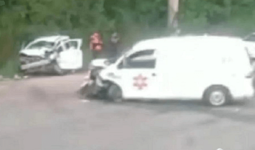 Colisión deja un muerto y cuatro personas heridas en Mérida