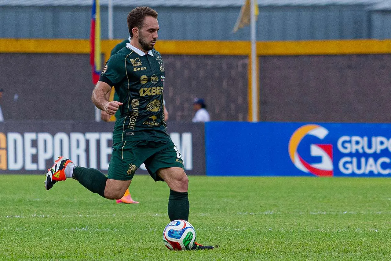 Caracas avanzó por penales tras igualar 1-1 con Estudiantes