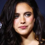 Margaret Qualley lidera apuestas para ser la nueva chica Bond