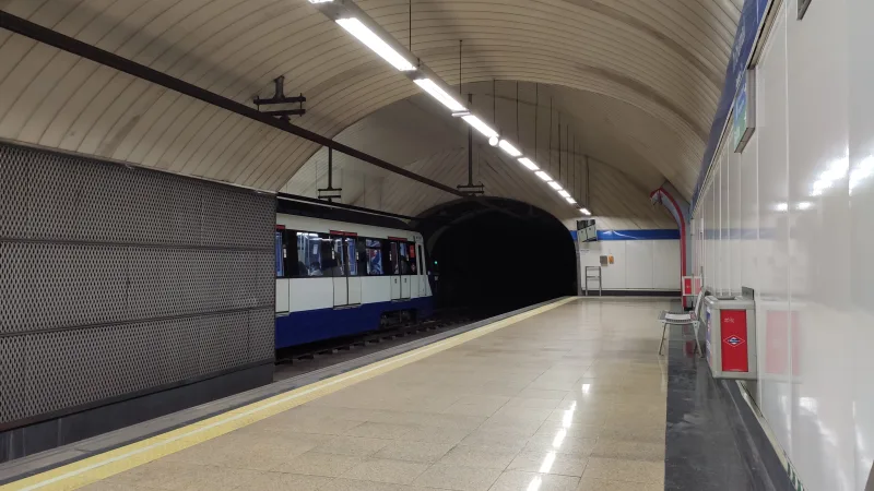 File:Metro de Madrid - Tribunal 002.jpg