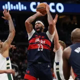 Anthony Davis ironiza sobre la poca asistencia en Washington