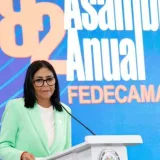 Delcy Rodríguez promete abrir inversión eléctrica y rechaza