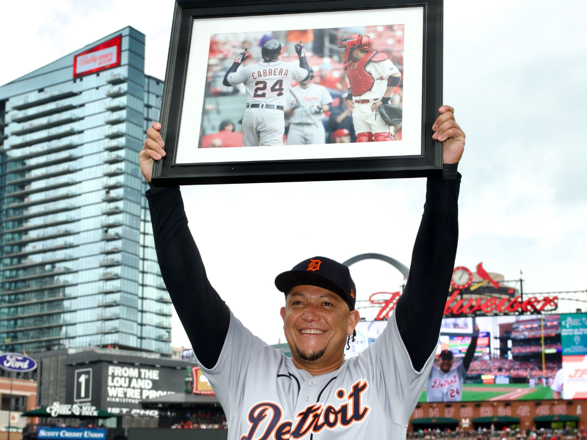 Cardenales de San Luis honran a Miguel Cabrera