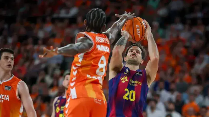 Barcelona derrota 113-112 al Valencia y toma ventaja en la final de la Liga Endesa