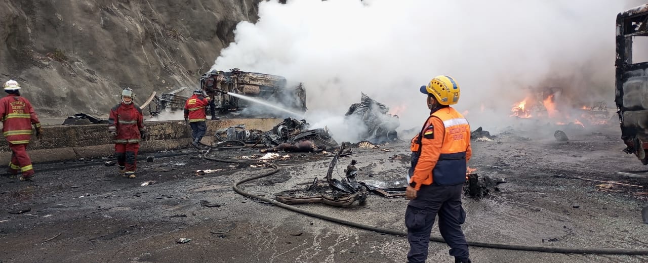 Ocho fallecidos y 14 lesionados en accidente múltiple en autopista GMA