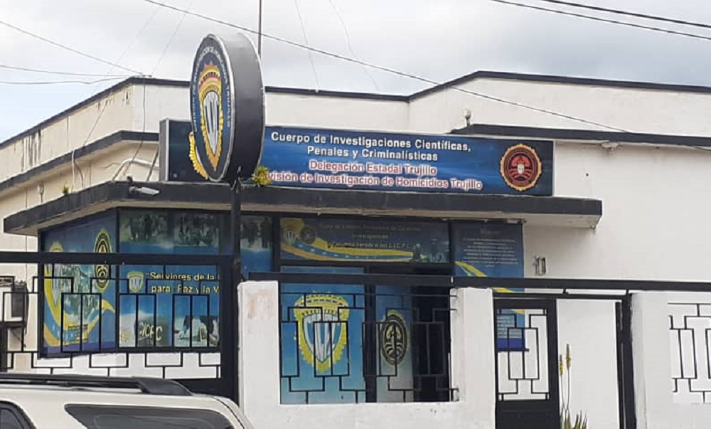 Joven viola a sexagenaria tras maniatarla y amenazarla con cuchillo