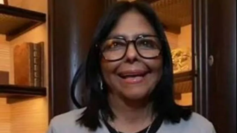 Delcy Rodríguez rindió homenaje a víctimas del sismo en inicio